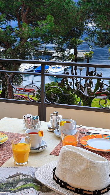 Colazione con vista lago